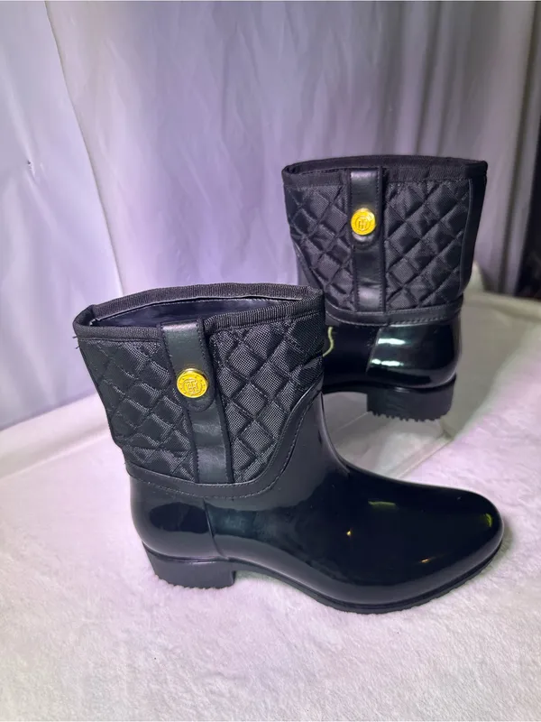 Tommy Hilfiger Black Quilted Gloss Rain Ankle Boots - Image 2