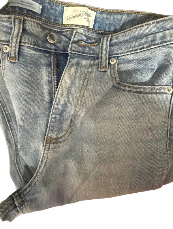 Women's High-Rise Everyday Skinny Jeans - Light Wash - Image 6
