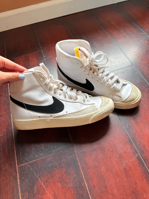 Nike Blazer Women’s Mid 77 Shoes - Image 3
