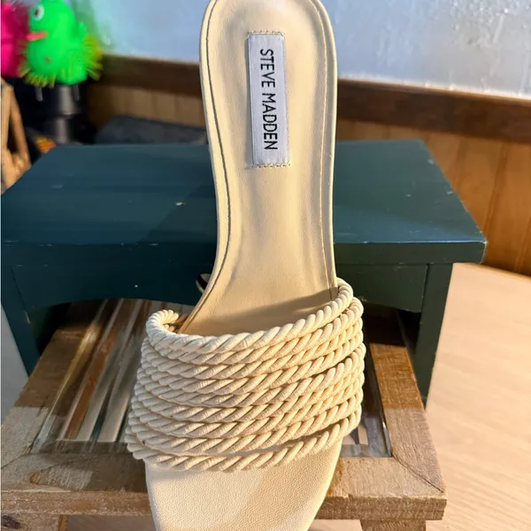 Steve Madden Jolina Beige Slip On Sandals - Image 4