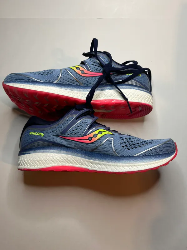 Triumph Iso Sneakers Size 9.5 - Image 3