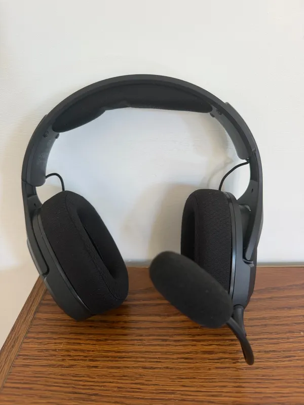 Wireless Gaming Headset with Detachable Microphone – RGB LED - Image 4