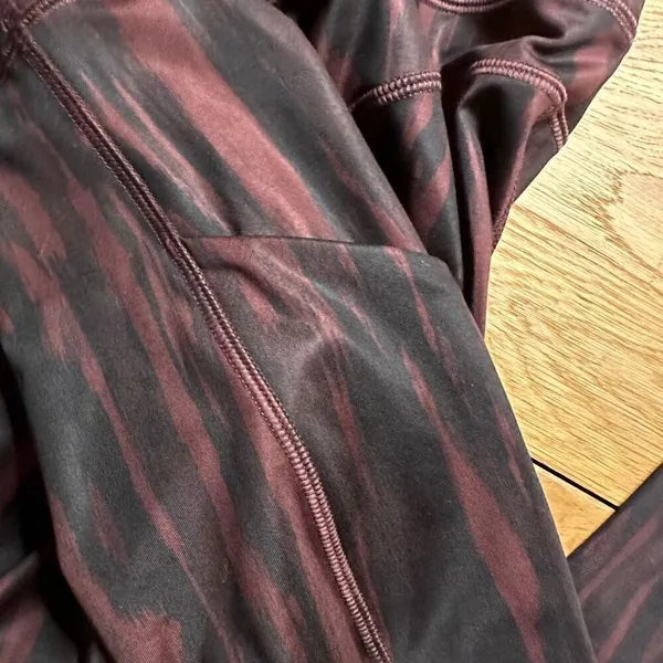 Lululemon Speed Tight IV Painted Animal Bordeaux Drama Black / Black 10 - Image 7