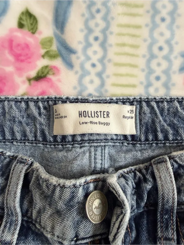 Hollister High-Rise Light Blue Mom Jeans - Image 4