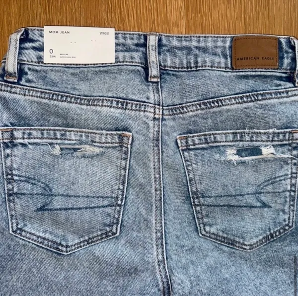 American Eagle Jeans Strigid Ripped Mom jeans size 0 25w - Image 4