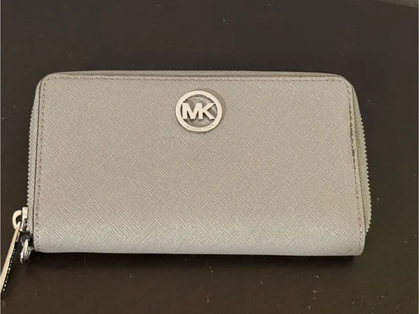 Michael Kors Silver MK Logo Gray Saffiano Wallet - Image 6