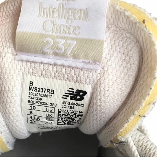 New Balance 237 in White and Burgandy Women’s Size 10 - Image 9