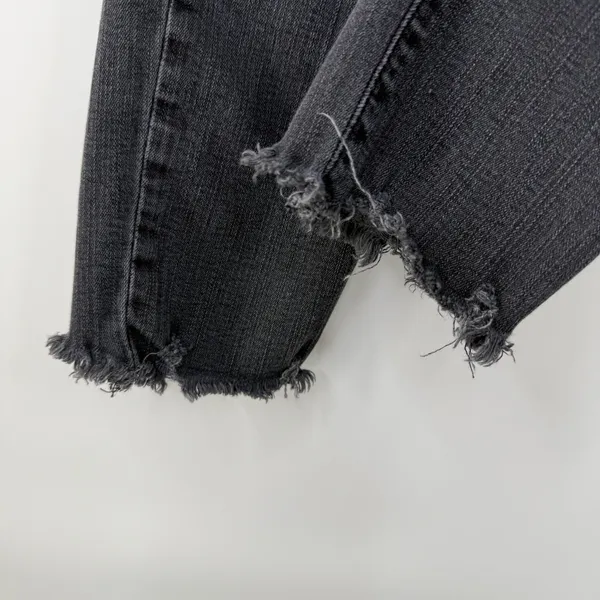Madewell Women's Black 9" Mid-Rise Skinny Raw Hem Jeans Size 27 - Image 4