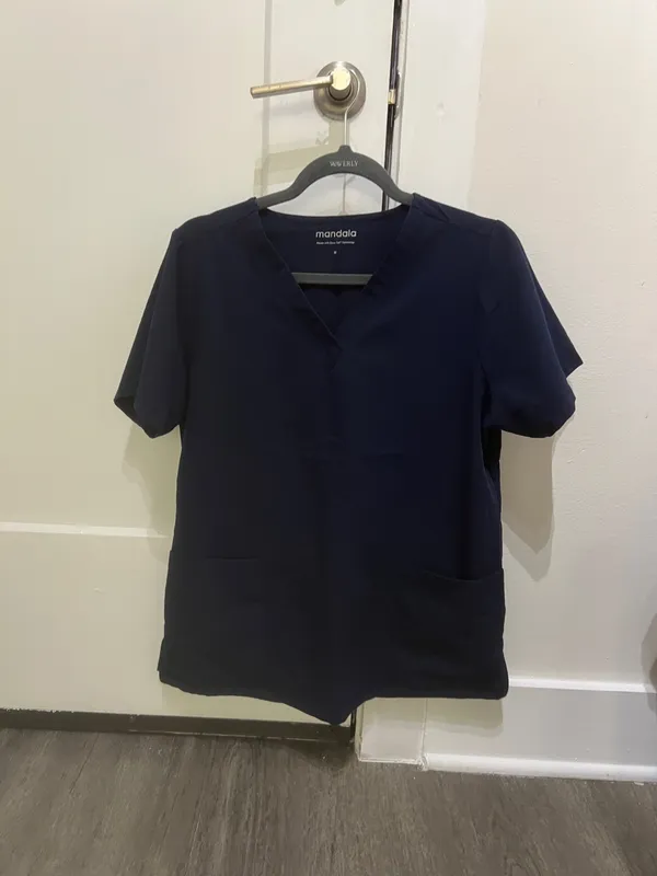 Mandala Scrubs NWOT Curved V-Neck Scrub Top (Navy Blue) - Image 3