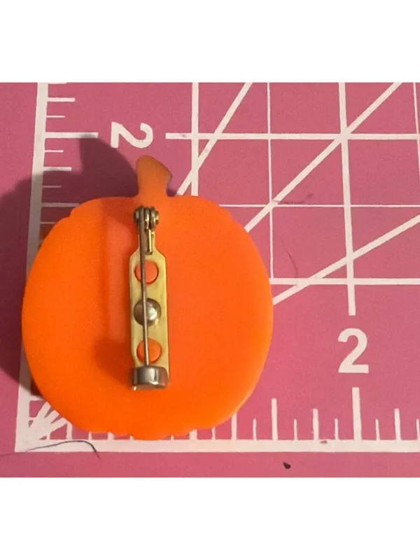 2 Vintage Jack O Lantern Pin Brooch Pumpkin Halloween Plastic Textured Estate - Image 5