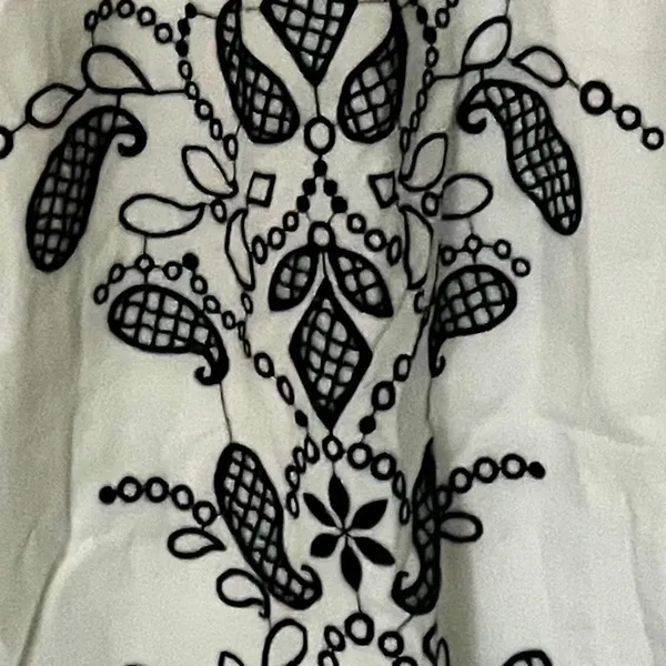 Maison Jules White with Navy Embroidery Sleeveless Midi Dress NEW size Small - Image 7