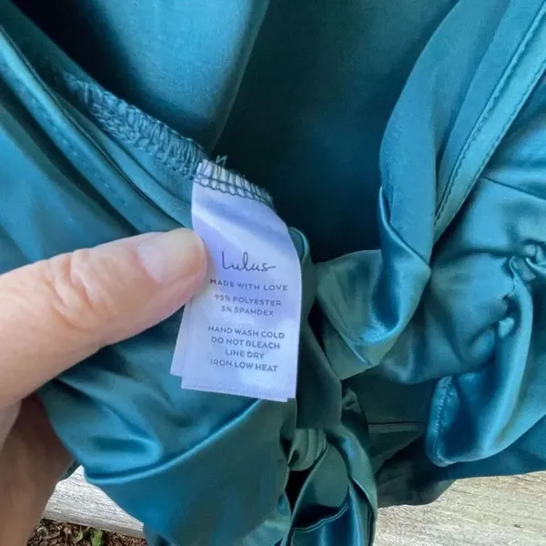 NWT Lulus teal green satin top size M open back big bow. - Image 4
