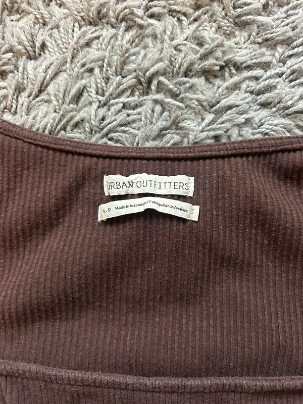 Urban Outfitters Brown Baby T - Image 3