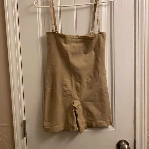 Seamless High-Waist Shapewear in Beige NWOT - Image 4