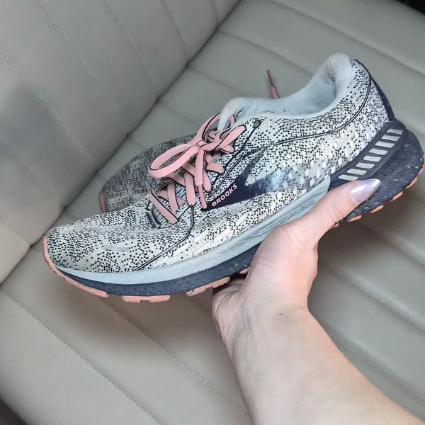 Brooks Women’s Athletic Shoes in Pink and Gray 9.5 - Image 4