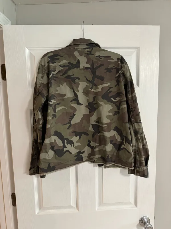 Sanctuary Green Camo Camouflage Snap Front Raw Hem Jacket Shacket - Image 3