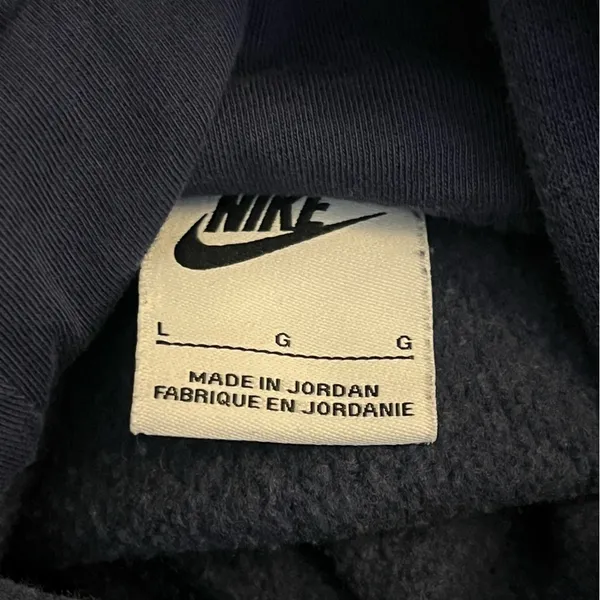 Nike sweatshirt - Image 3