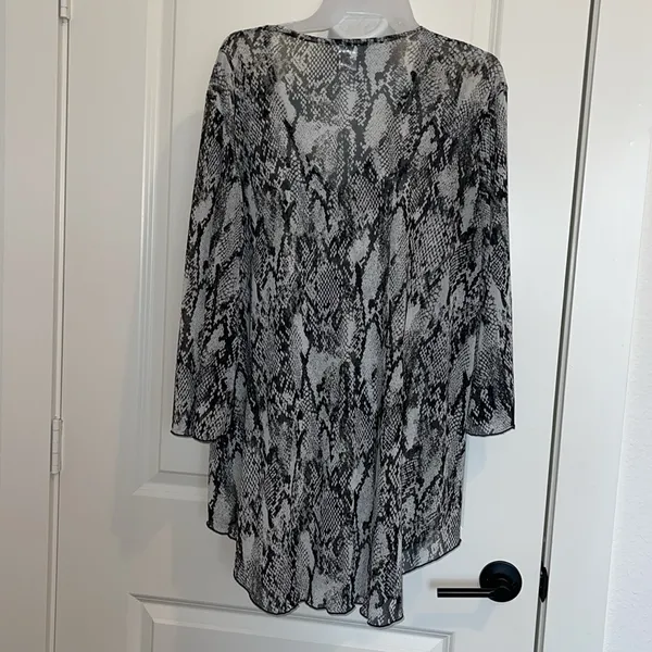 NWOT! Jordan Taylor Snake Print Sheer Coverup Size L - Image 3