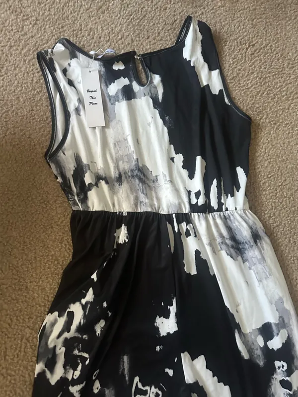 Sleeveless Black & White Abstract Maxi Dress - Image 2