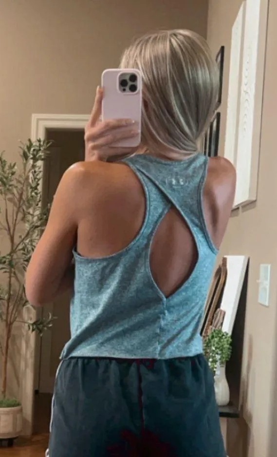 Under Armour Cropped Workout Top - Image 2