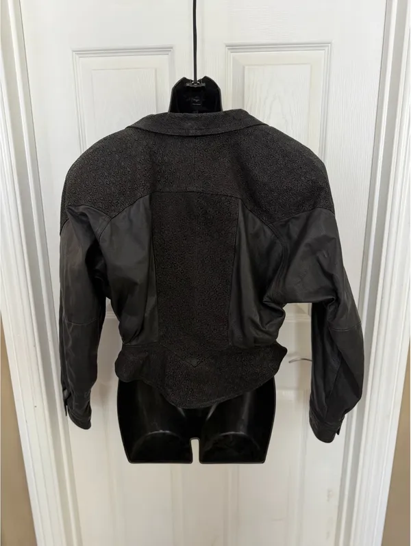 Byrnes & Baker black leather cropped jacket Size M - Image 3