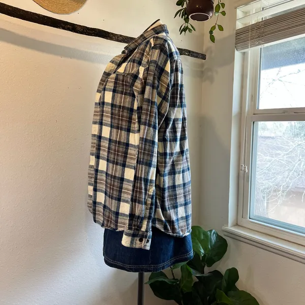 L.L. Bean Blue Plaid 100% Cotton Long Sleeve Button Down Shirt Size Large - Image 3