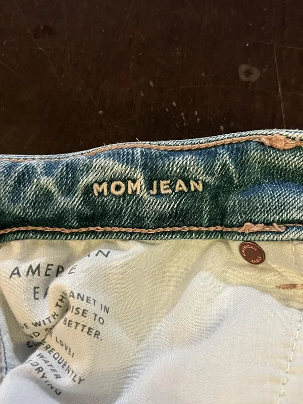 American Eagle Outfitters Mom Jeans Womens 8 Long Light Wash Distressed Denim - Image 8