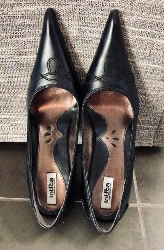 Kenneth Cole Hardly Worn Tribeca pointed toe shoes. Sz 7.5. In excellent condition - Image 2