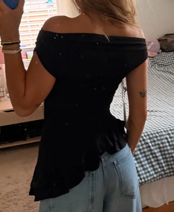 Lulus Black Off the shoulder top - Image 3