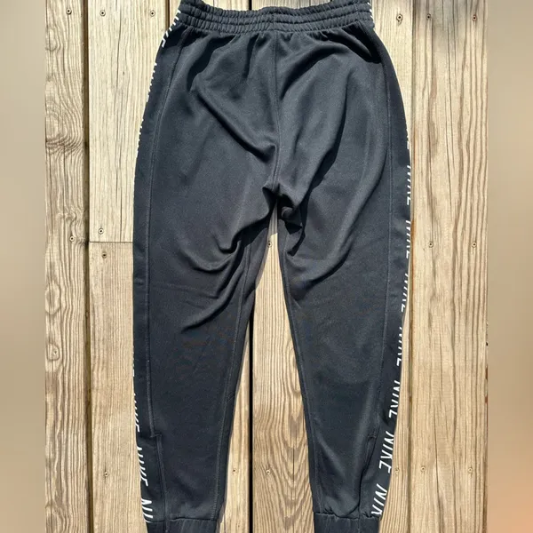 women’s small nike dri-fit black joggers with pockets - Image 4