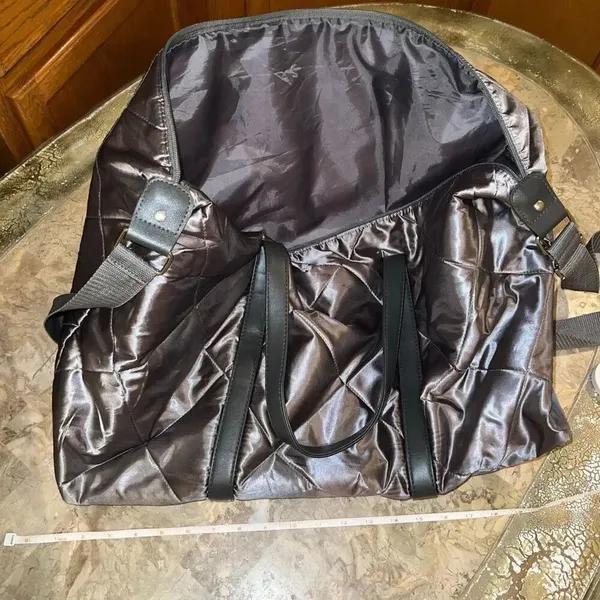 Big travel day bag weekender grey quilted purse with broken zipper - Image 3