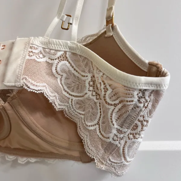 Aerie‎ Cream Lace Bra with Underwire and Scalloped Edging - Image 4