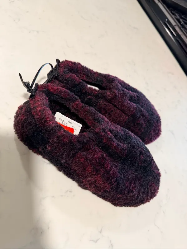 SKIMS Burgundy and Black Plaid Plush Slip-On Slippers - Image 3