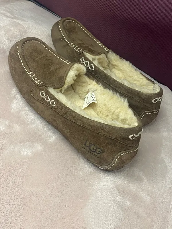 Ugg Australia Ansley Moccasin slippers women size 6 - Image 3
