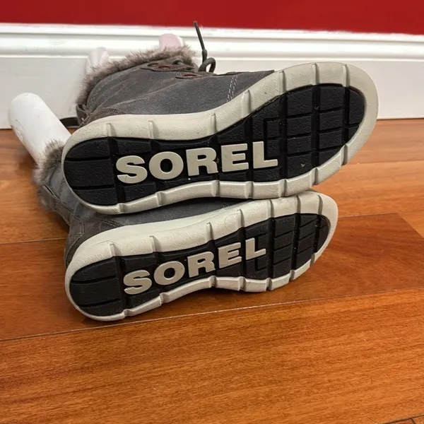 Sorel Women's Gray Fur-Trimmed Boots‎ size 6 - Image 6