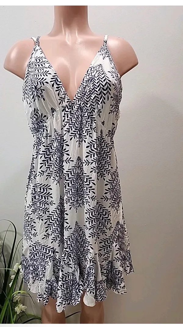 NWT Cupshe Women's Geo Print V-Neck Mini Beach Dress Sz L - Image 3