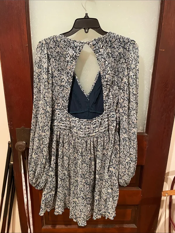 Abercrombie & Fitch Navy and White Floral Mini Dress - Image 4
