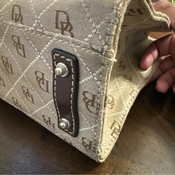 Dooney & Bourke East West Tote Signature Quilt Tan & Brown‎ Stitching EUC - Image 8