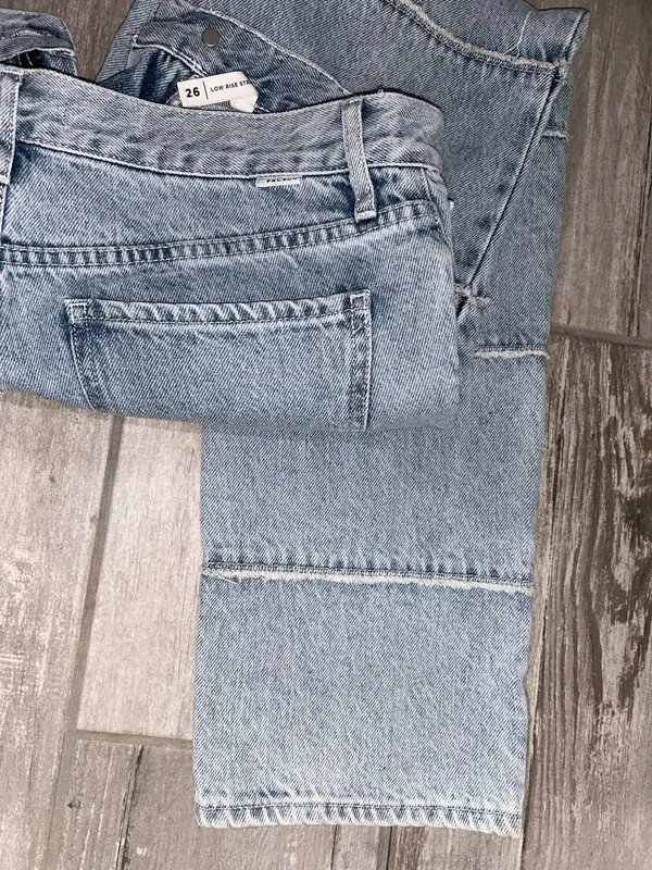 Pacsun low rise straight jeans, light wash size 26 - Image 4
