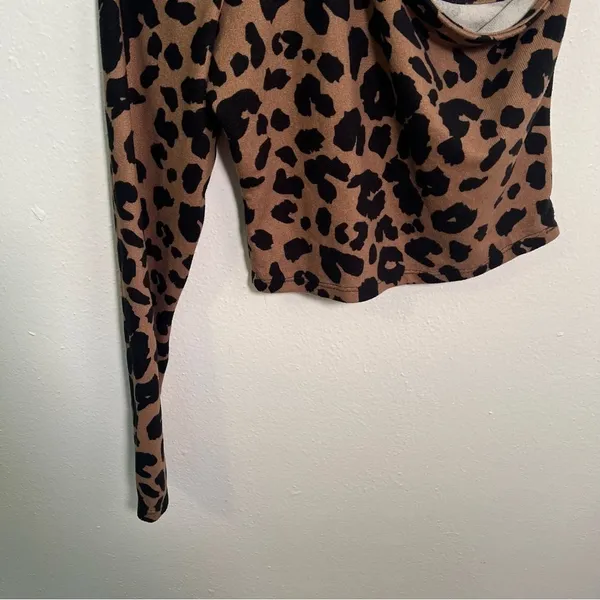Le Lis Women's Size Medium One Shoulder Crop Top Animal Print Mock Neck Long Slv - Image 4