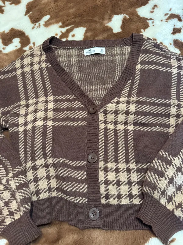 Hollister Cropped Sweater - Image 3