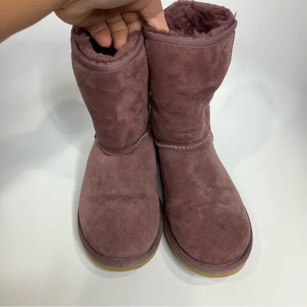 UGG Classic short boots in Aster‎ purple women’s size 8 suede sheepskin Sherpa - Image 4