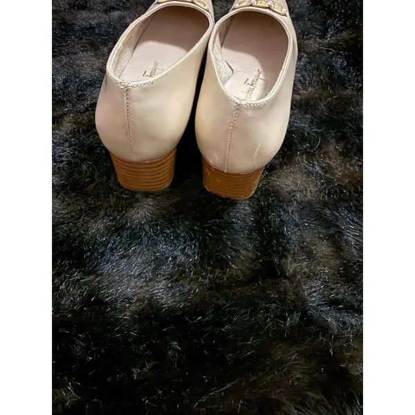 Salvatore Ferragamo Boutique women's tan smooth leather pump shoes US 7.5 2A - Image 5