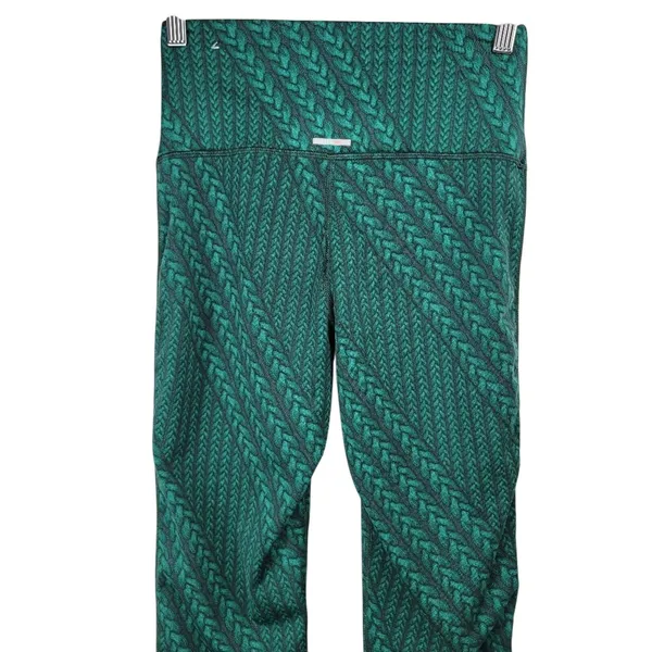 Aerie Women's High Waisted Leggings Green Cable Knit‎ Print Size Medium - Image 4