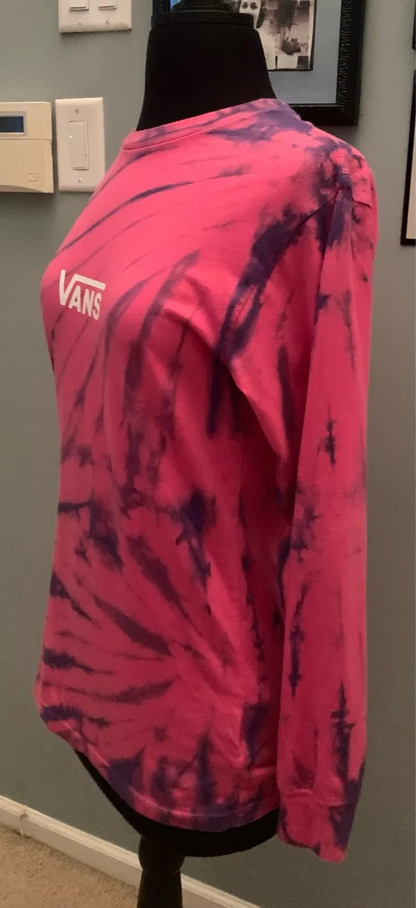 This is a pink and purple Vans tie-dye long-sleeve t-shirt featuring the brand's signature white logo on the chest. - Image 7
