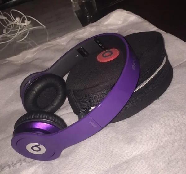 Beats by Dre purple solo HD headphones ear buds - Image 3