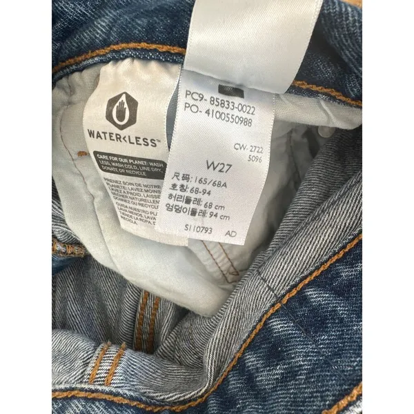 Levi's High Rise Classic Denim Button Fly Dad Shorts. 27 - Image 6