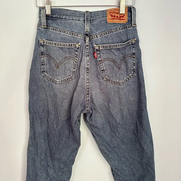 Levis high waisted mom jeans - Image 4