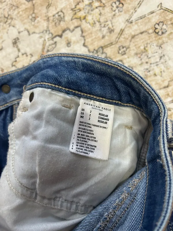 American Eagle Ripped Mom Jeans - Image 5