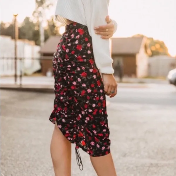 NWOT FOR LOVE & LEMONS Molly Skirt Floral Rose Ruched - Image 4